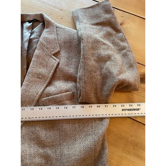 Classic Men's Brown Blazer - Picture 7 of 11